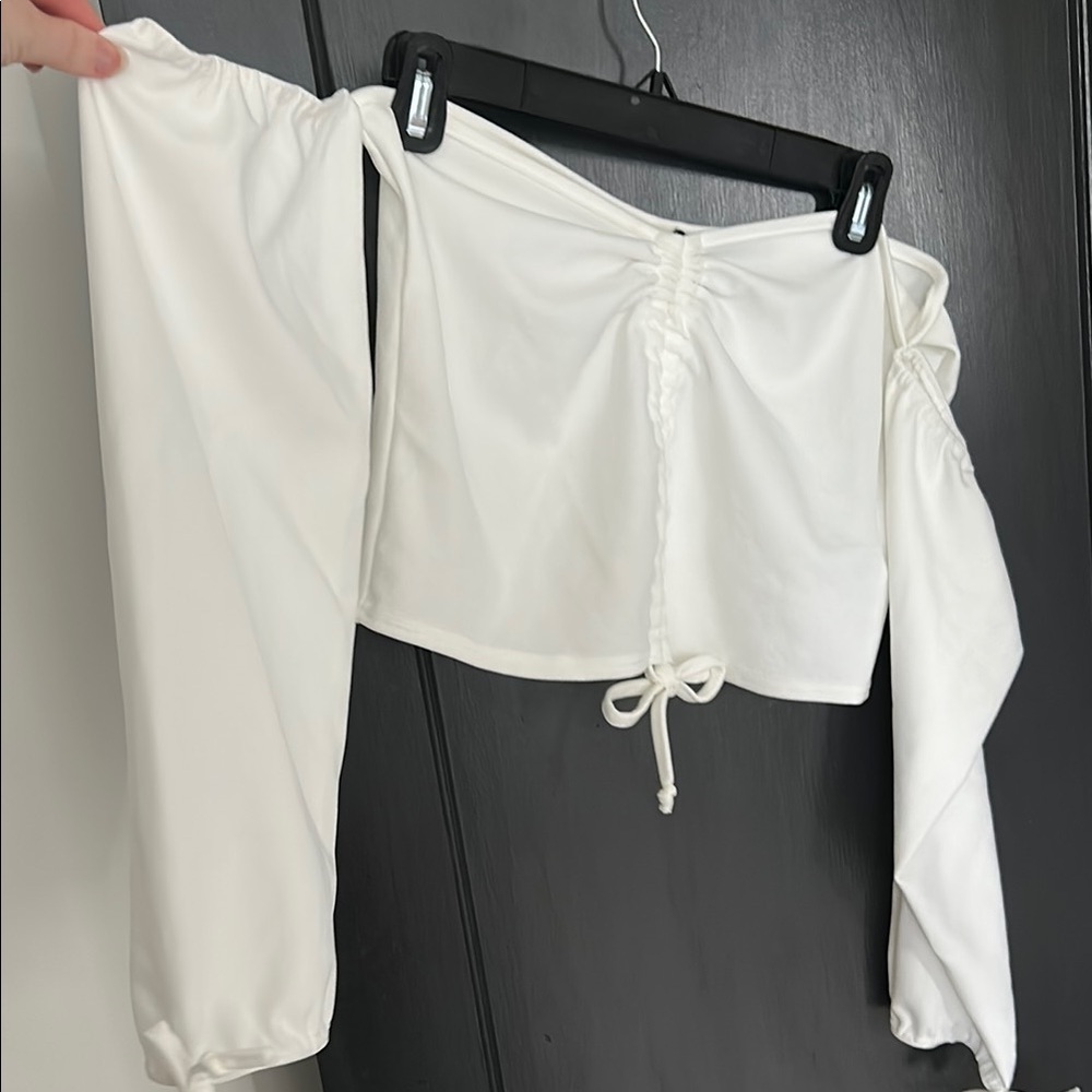 PrettyLittleThing Cream Ruched Tie Front Crop Tube with attached Sleeves - Picture 2 of 3
